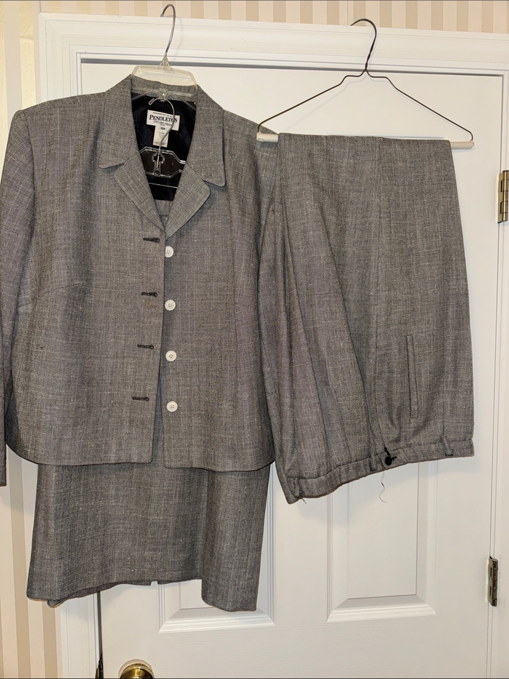 Pendleton Gray Wool Blend Women's Three-Piece Suit. Blazer, skirt, pants.